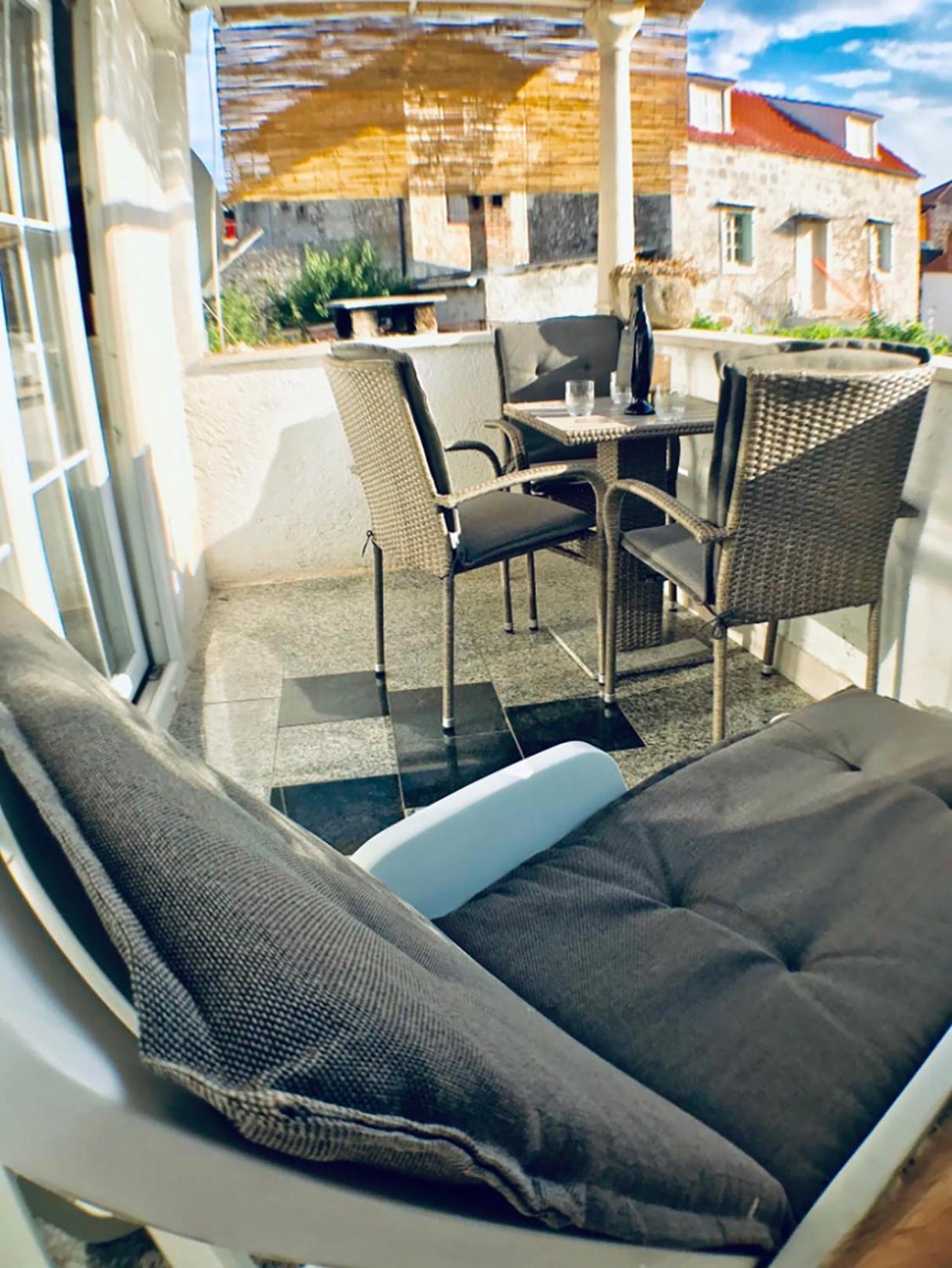 Lucy Apartment *